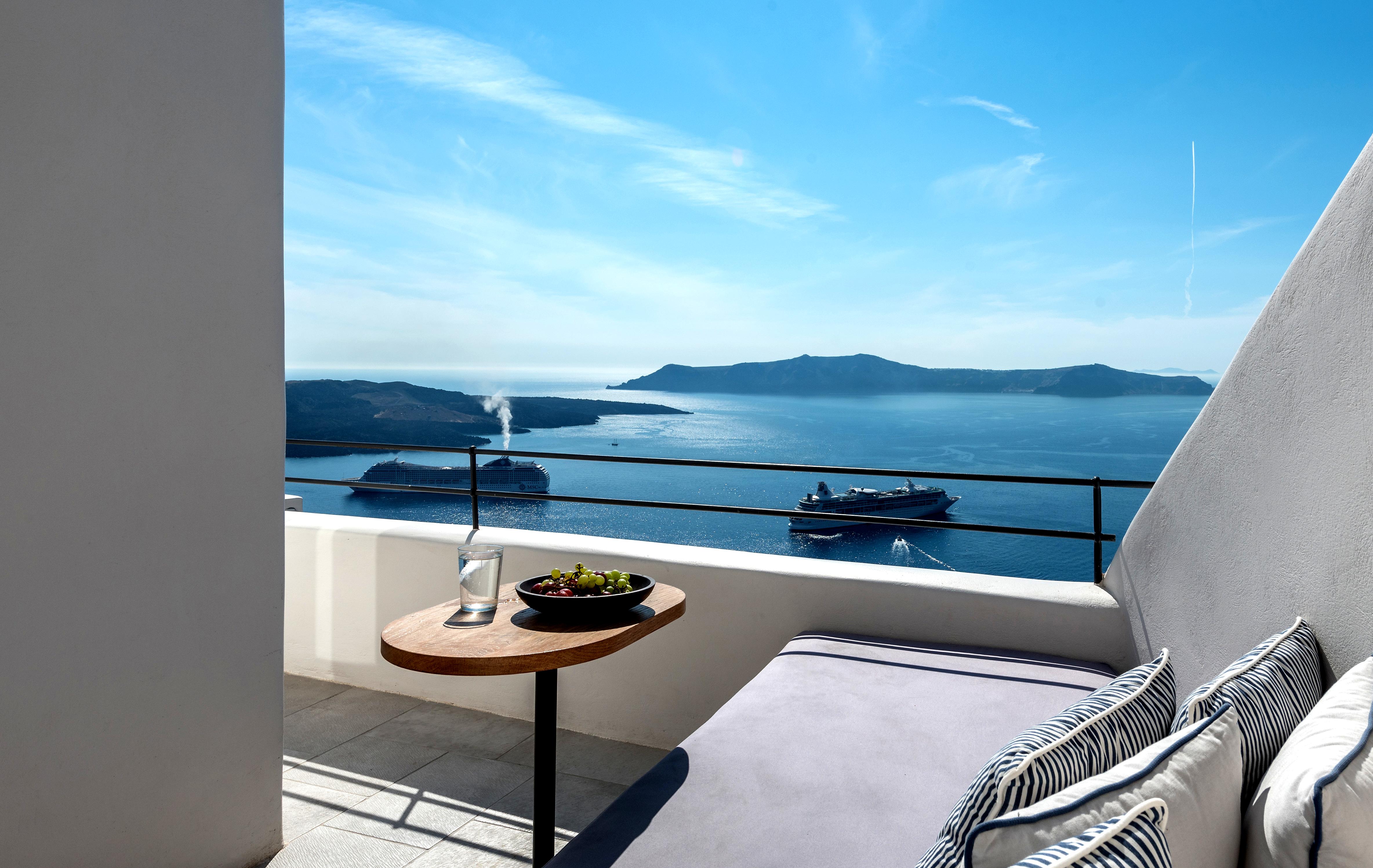 Porto Fira Suites